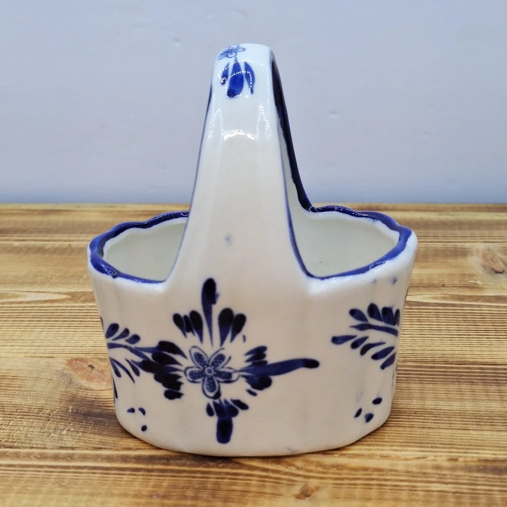 Blue and White Porcelain Handled Basket with Windmill Scene Unbranded‎ - Picture 4 of 9